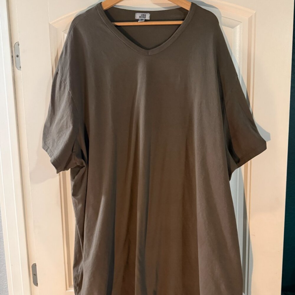 Grey One Bone V-Neck Tee Size 5 (6XL)